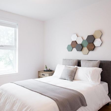 Hip, Stylish Apartment In Little Italy By Den Stays A Montreal Phòng bức ảnh