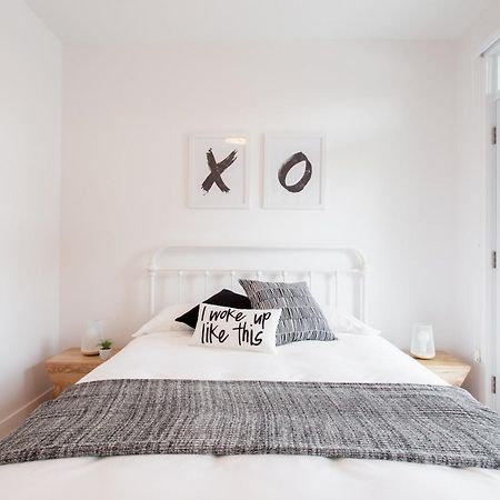 Hip, Stylish Apartment In Little Italy By Den Stays A Montreal Phòng bức ảnh