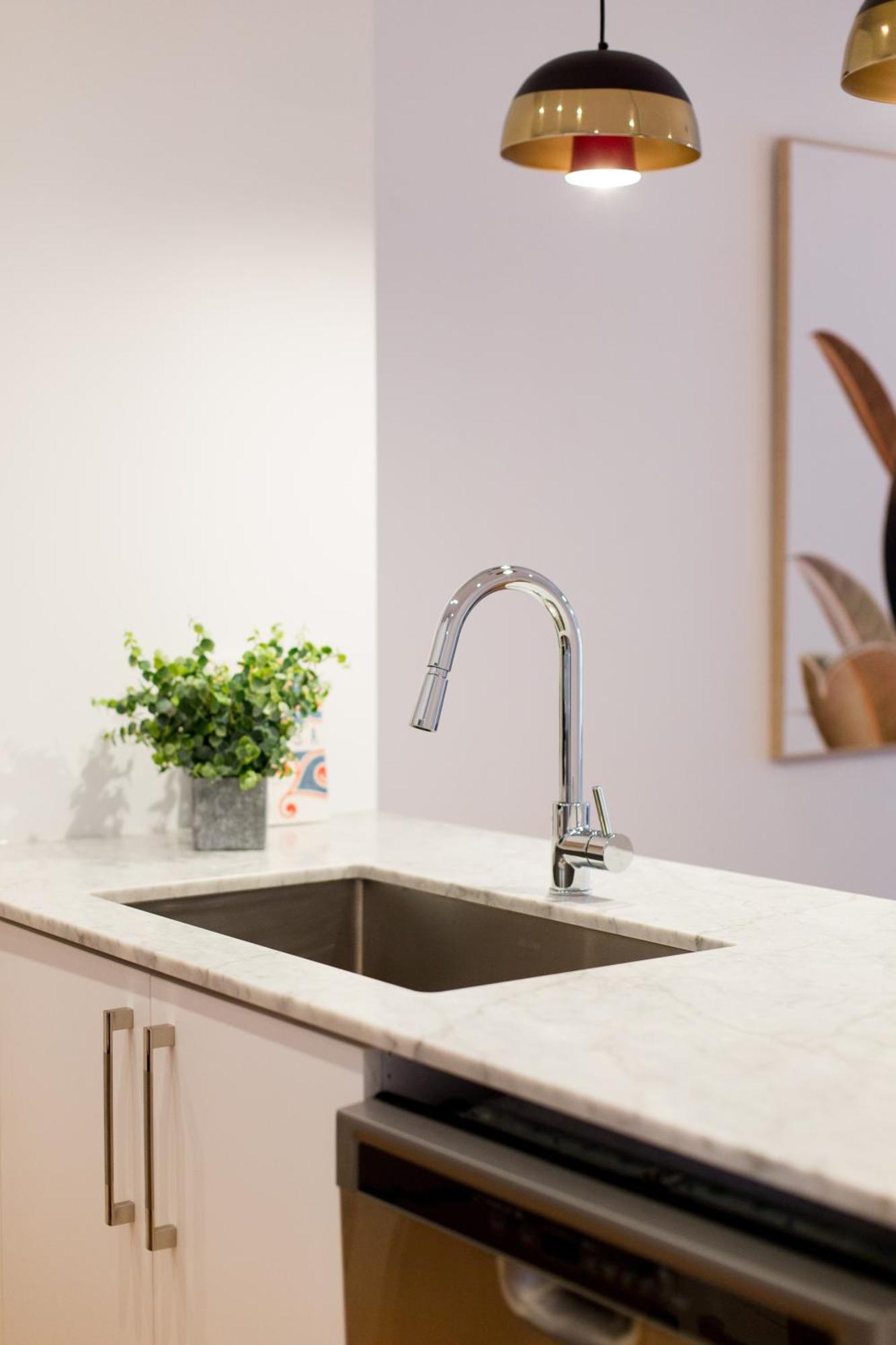 Hip, Stylish Apartment In Little Italy By Den Stays A Montreal Phòng bức ảnh