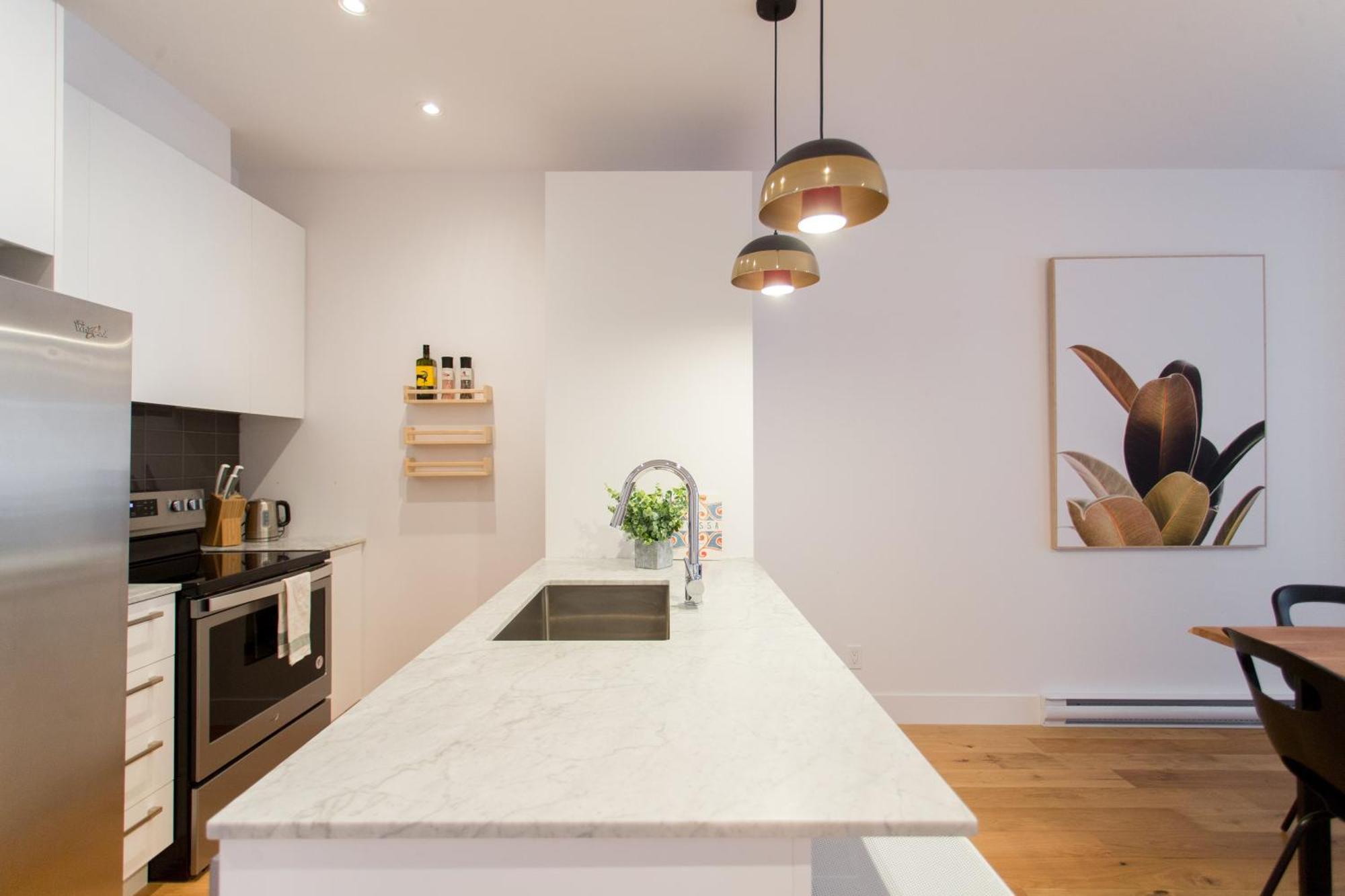 Hip, Stylish Apartment In Little Italy By Den Stays A Montreal Phòng bức ảnh