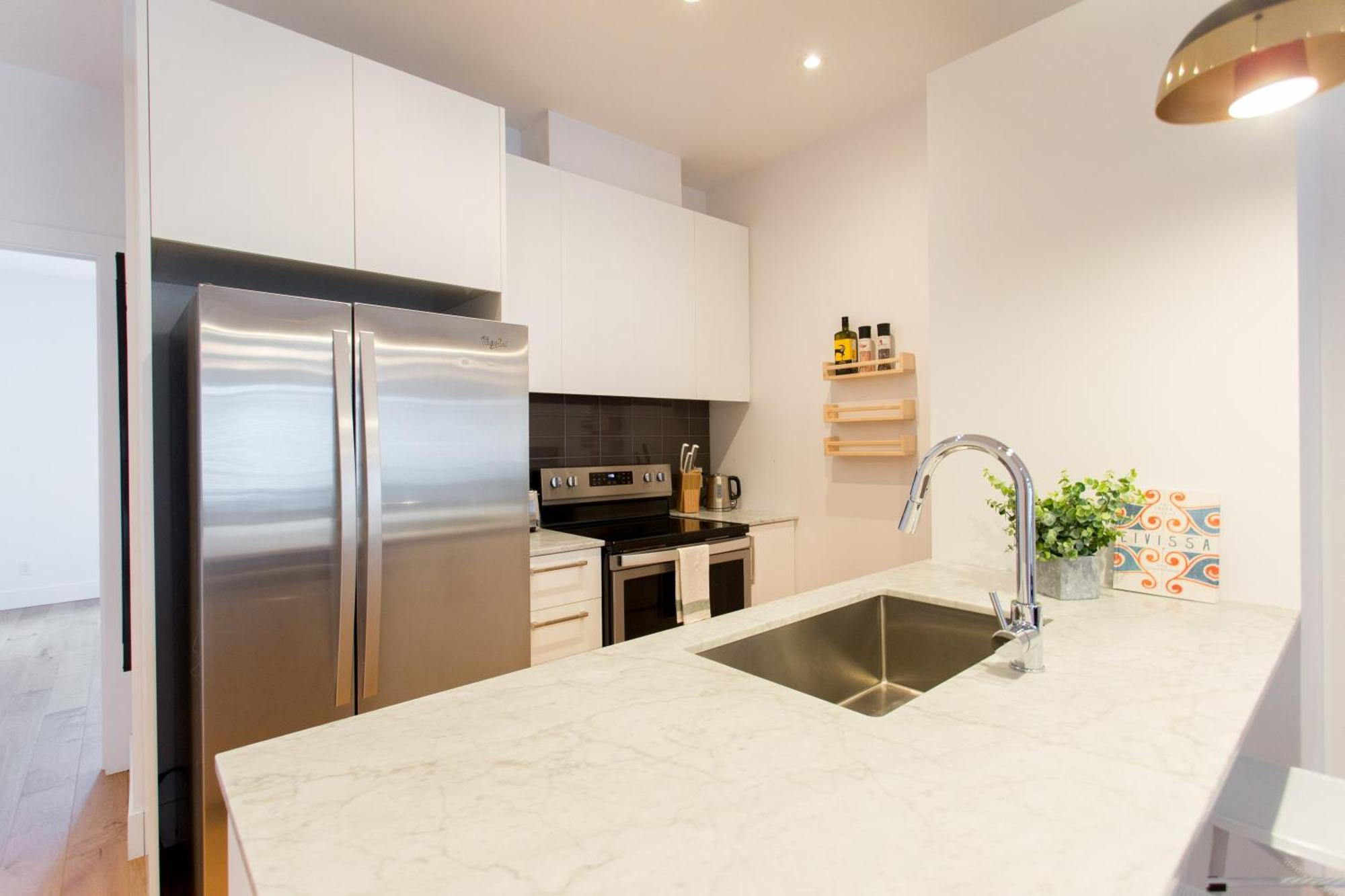 Hip, Stylish Apartment In Little Italy By Den Stays A Montreal Phòng bức ảnh