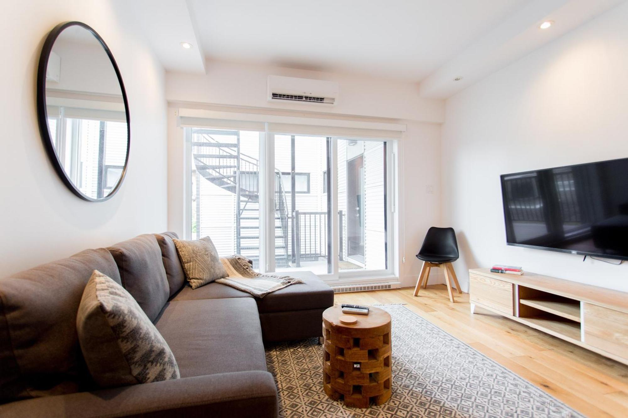 Hip, Stylish Apartment In Little Italy By Den Stays A Montreal Phòng bức ảnh