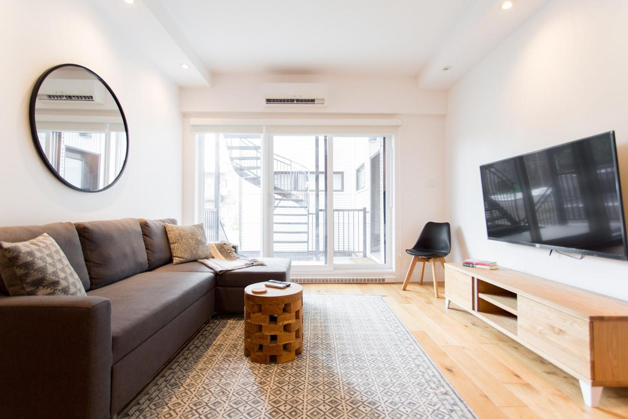 Hip, Stylish Apartment In Little Italy By Den Stays A Montreal Phòng bức ảnh